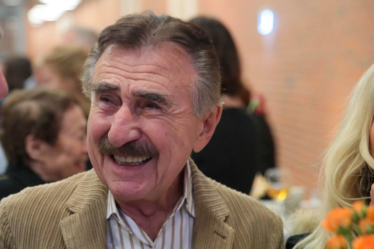 Леонид Каневский с куличом покорил Азию