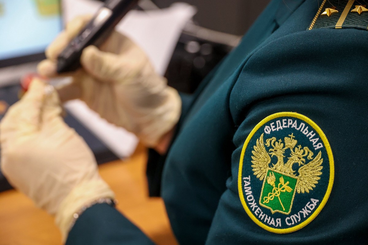 Иностранец попался таможенникам на перевозке медпрепарата без рецепта