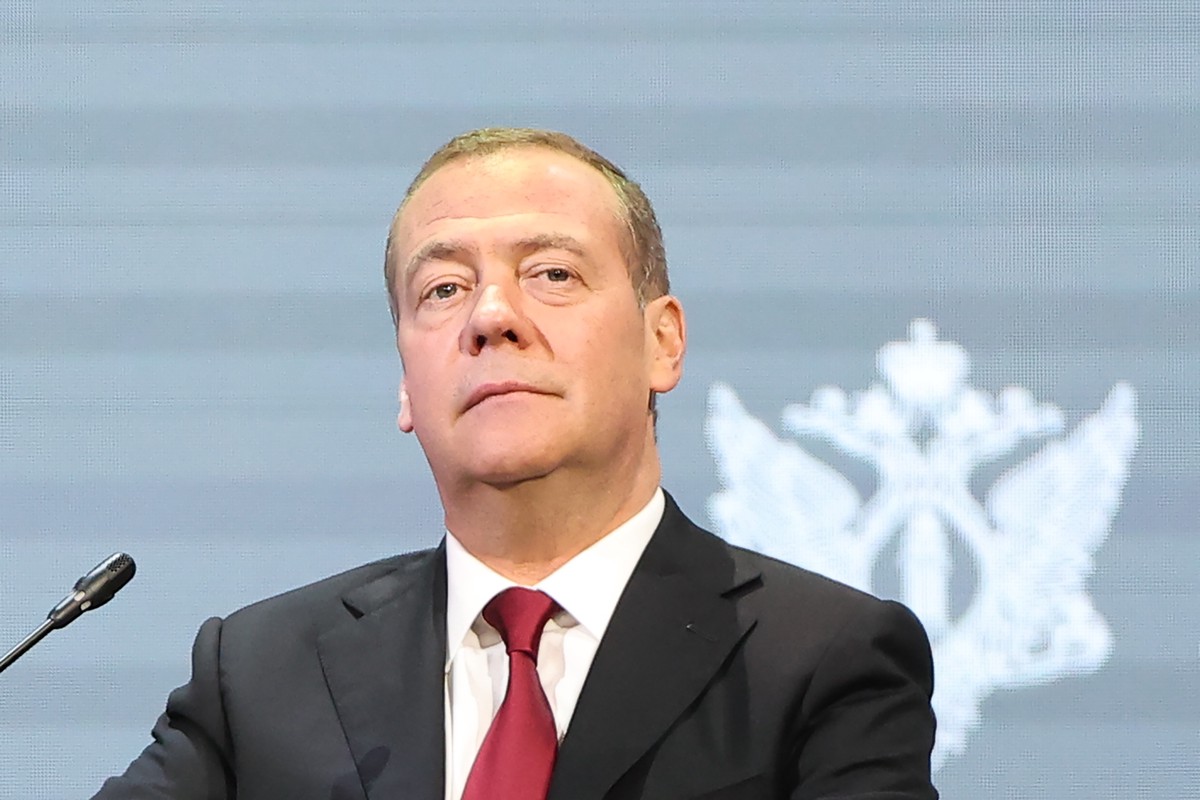 Медведев назвал возможные сценарии смены киевского режима