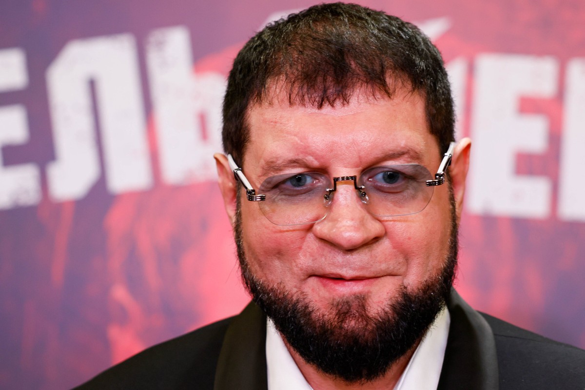 Емельяненко покинул больницу с тростью в руках