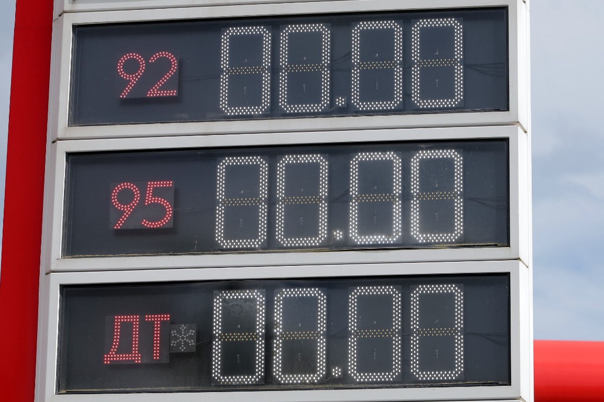 Ситуация с топливом в России 25 июня: проверки на АЗС, проблемы с керосином, тюрьма за слив бензина
