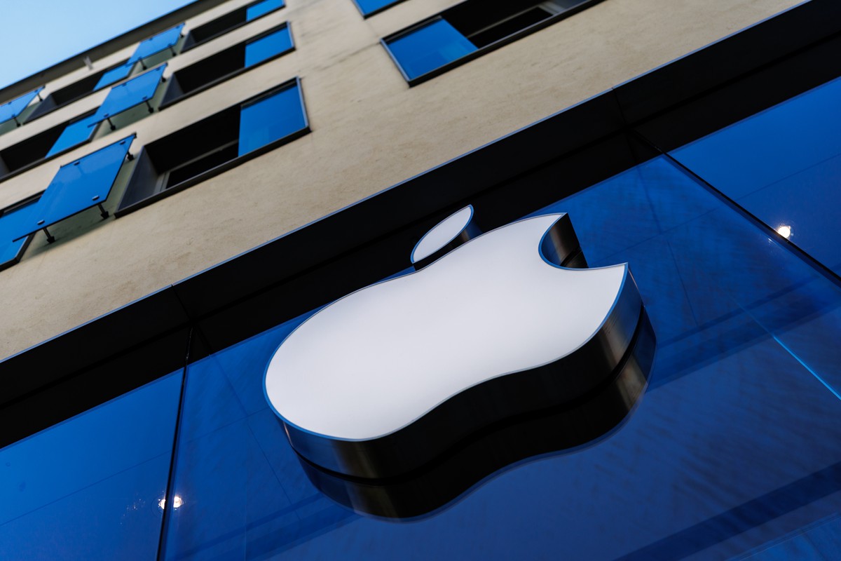 Apple назвала причину удаления приложений VK