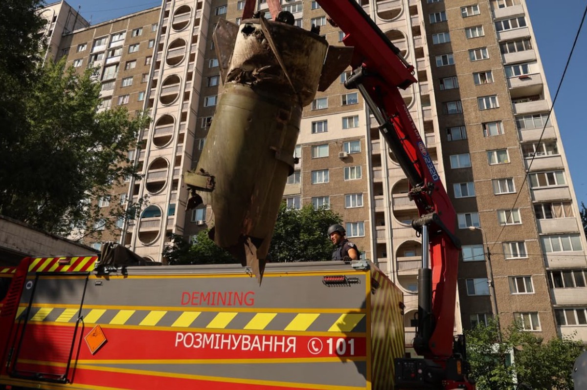 Взрывы и пожары разбудили ночью Киев