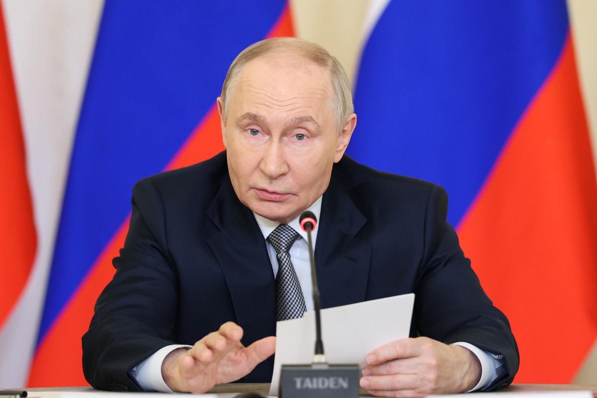 Путин лично дополнил речь для выпускников фрагментом о Западе