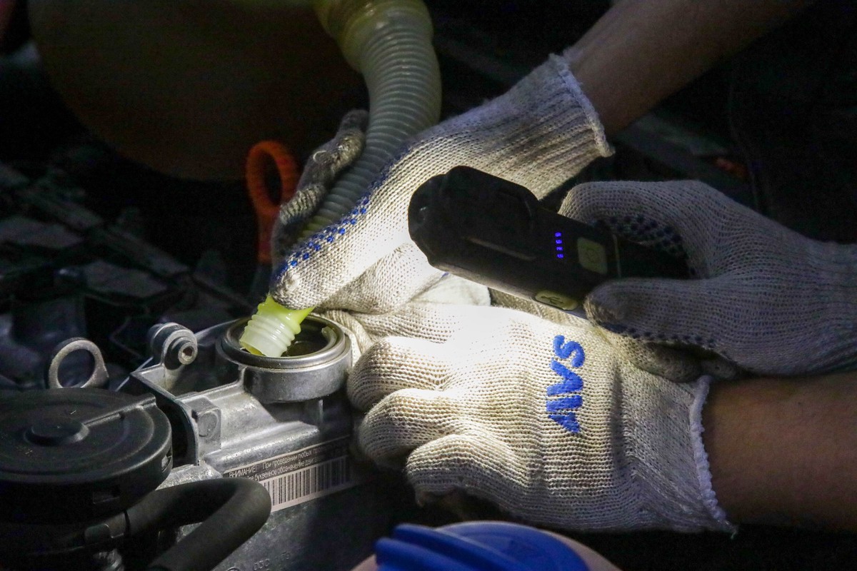 Мужчина насыпал перловку в бензобак автомобиля петербурженки