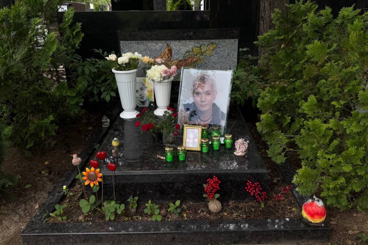 Могила звезды «Иванушек» пустует в годовщину смерти