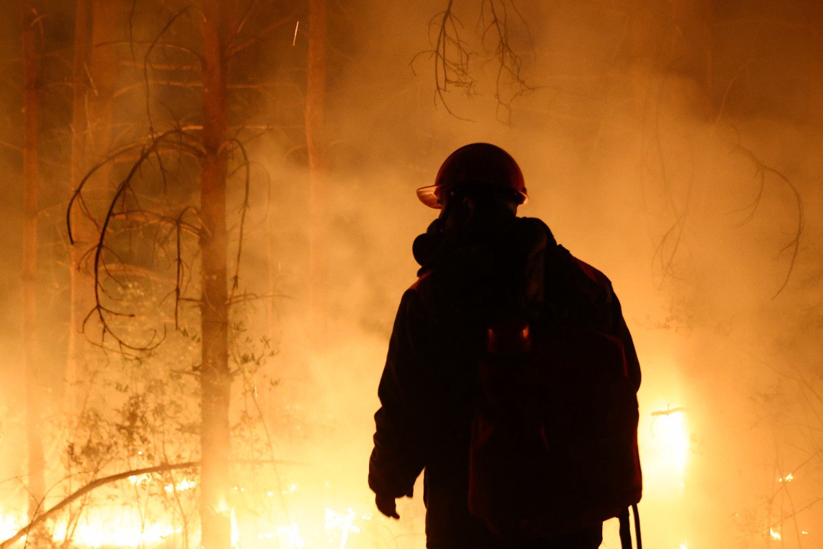 Масштабный пожар начался в Севастополе после атаки ВСУ