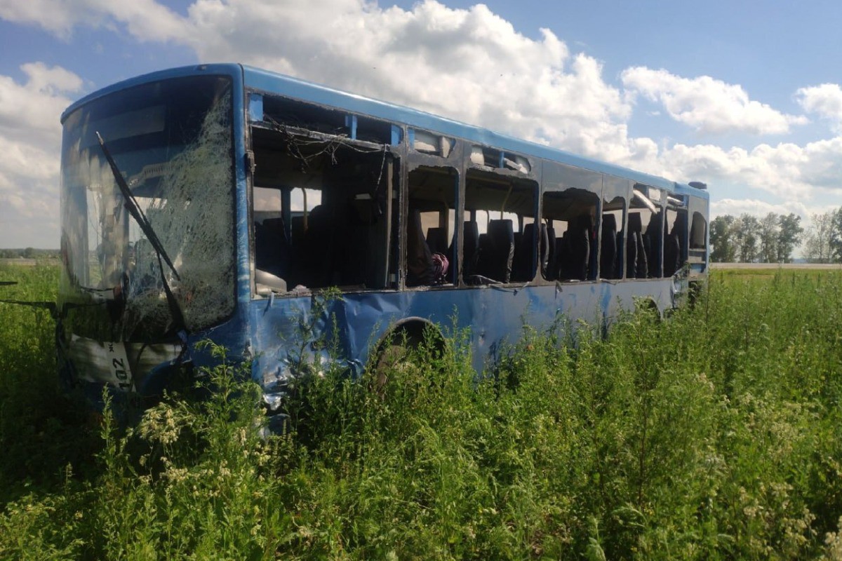 Один человек погиб и 10 пострадали в ДТП с автобусом в Кузбассе
