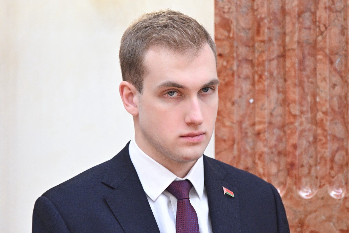 Младший сын Лукашенко получил диплом иностранного университета