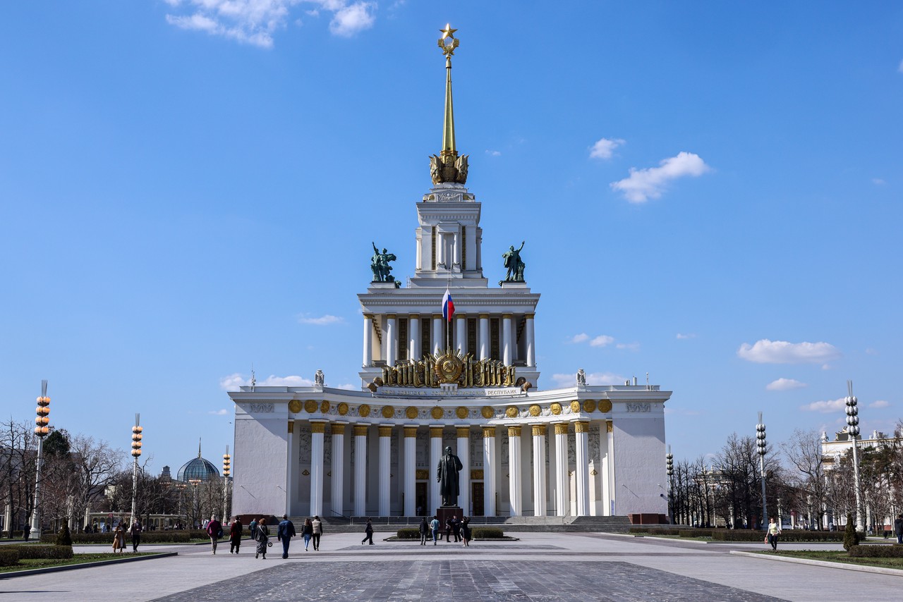 Таинственный плач, бункер Сталина и выездной цирк: какие тайны скрывает ВДНХ