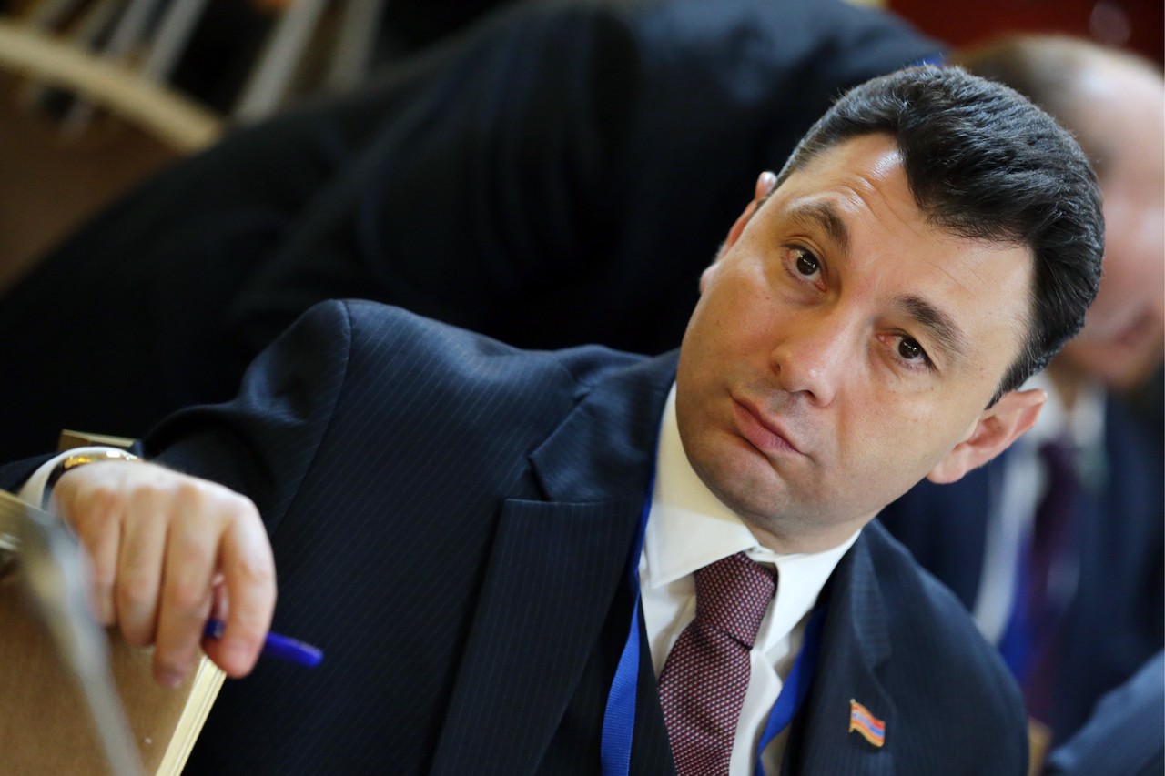 Пашинян превратился в царя Папа: неприятная правда о Карабахе, избиение оппозиции, борьба с Церковью