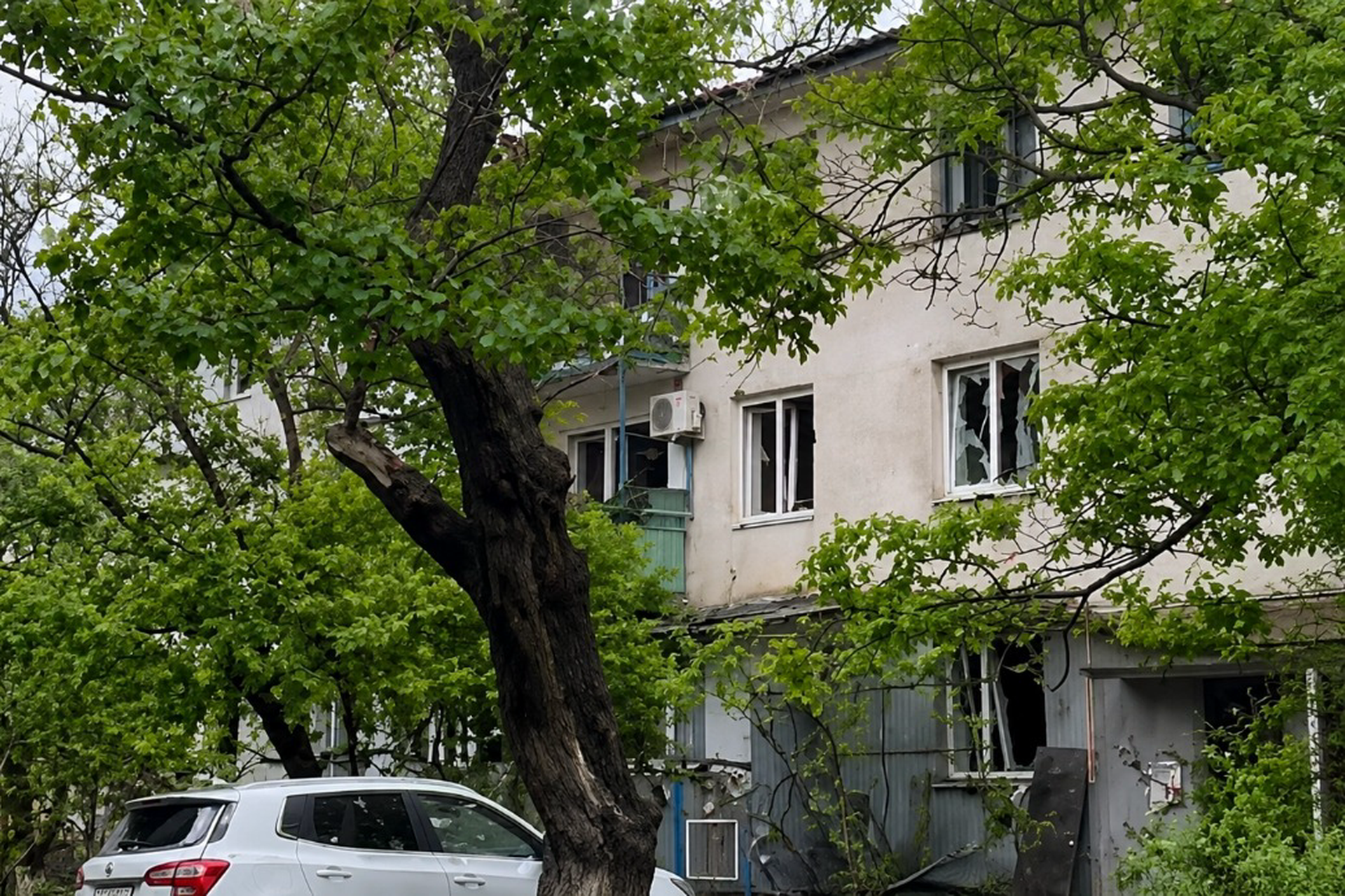 Киев встретил День защиты детей жертвоприношением: трагедия в Геническе, удары по школам и площадкам