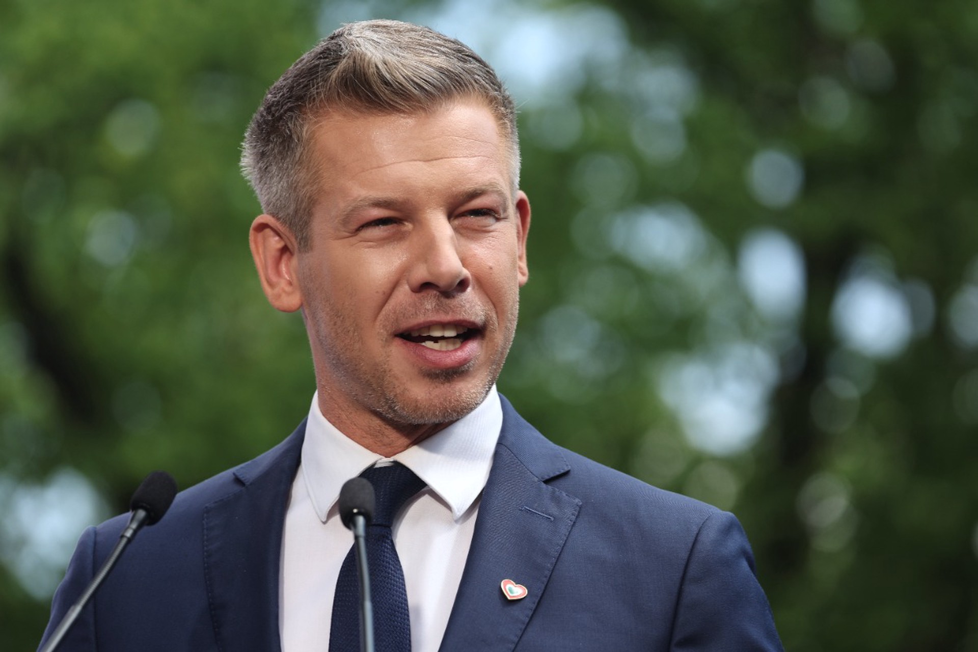 Мадьяр решил бороться с коррупцией с помощью роликов из туалета