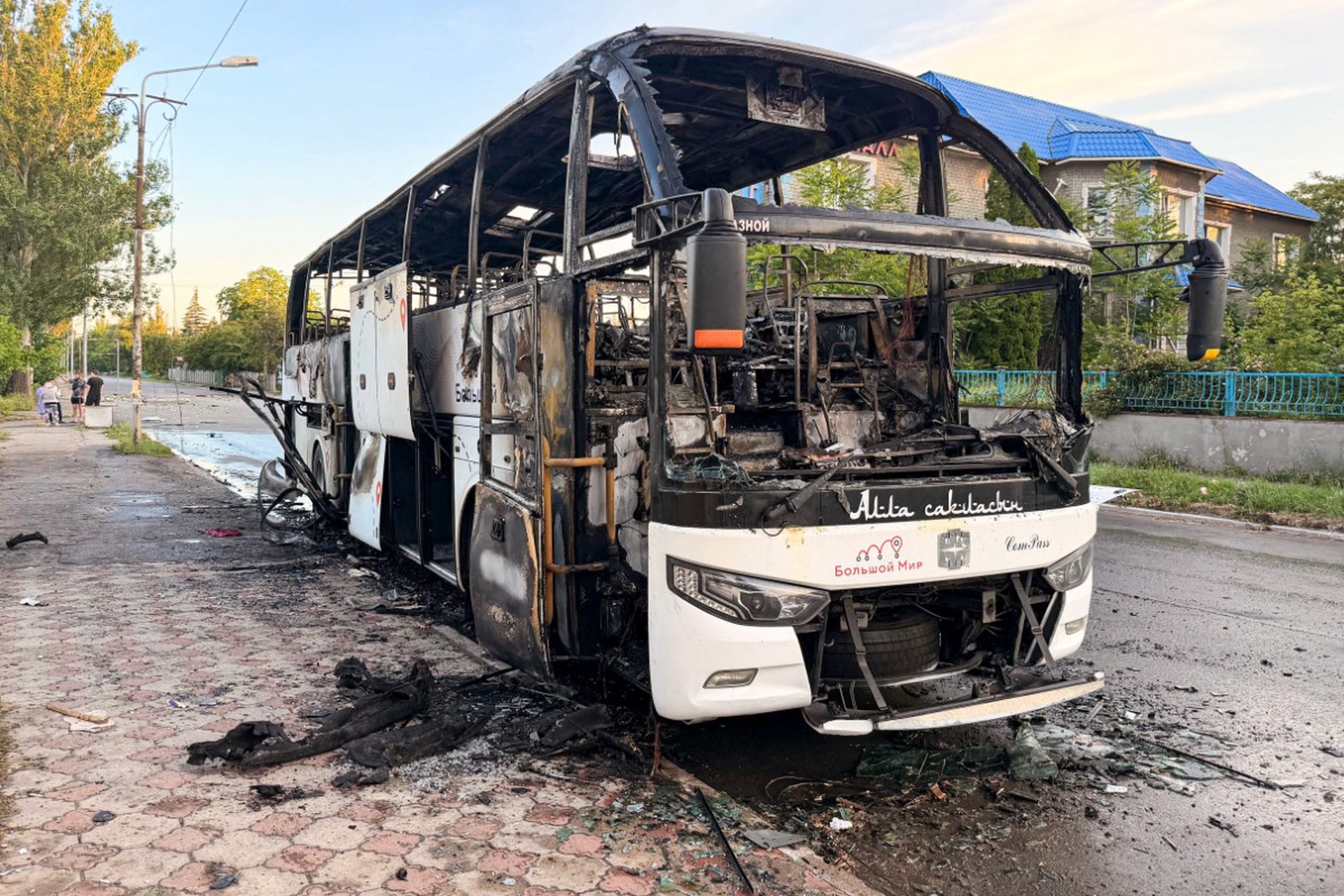 ВСУ ударили по пассажирскому автобусу в ДНР: семь погибших, раненный ребенок, дело о теракте, вторая атака подряд