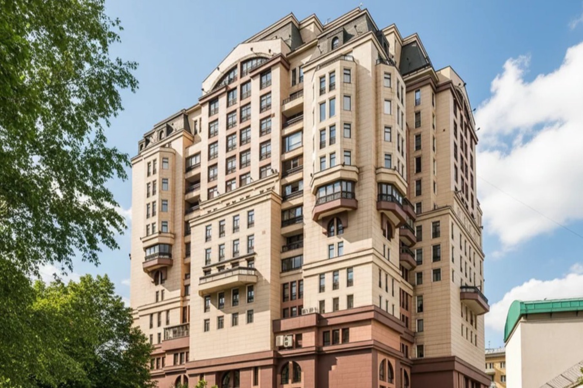Вдова Кобзона решила продать легендарный пентхаус в центре Москвы