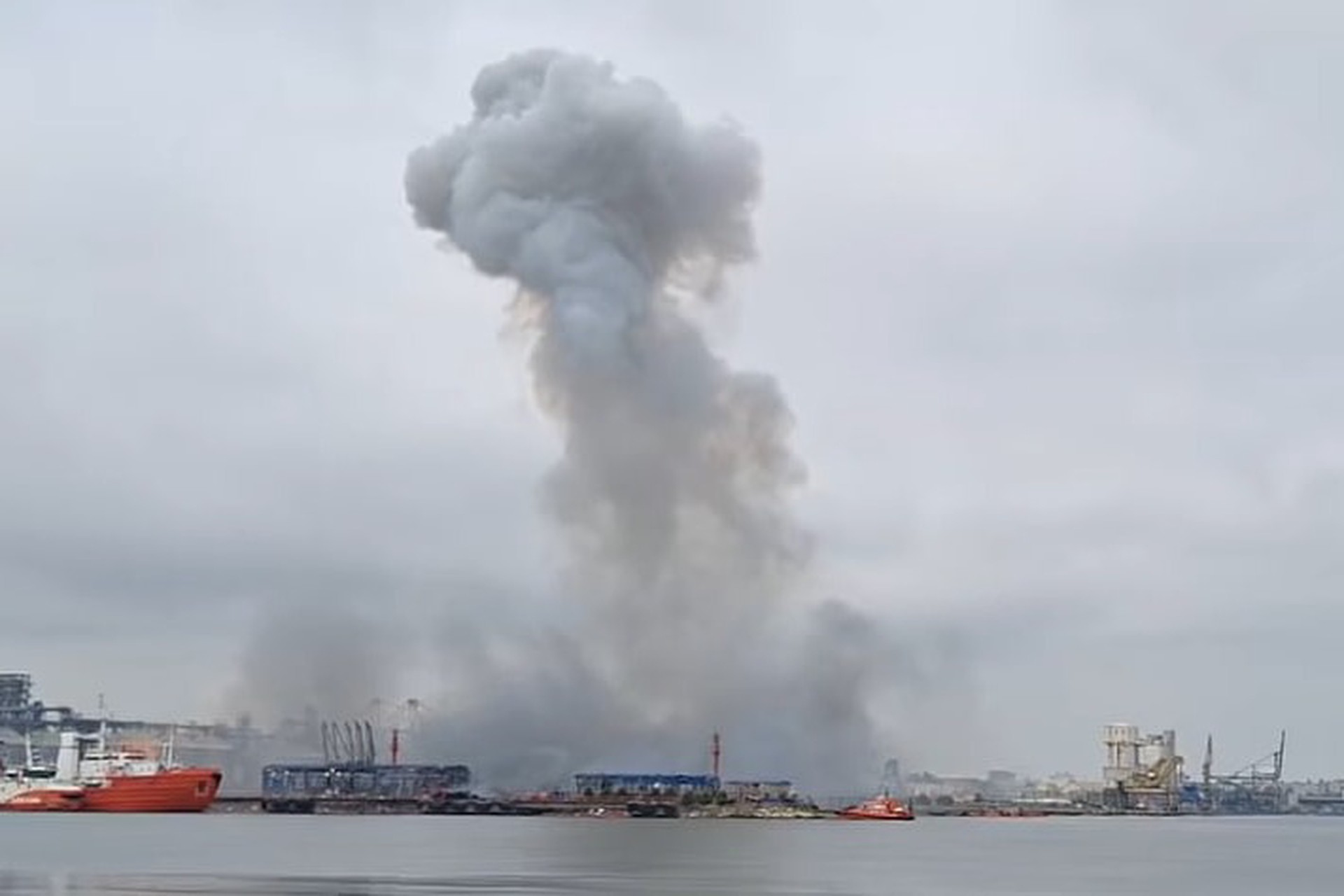 Украинский морской дрон взорвался в румынском порту