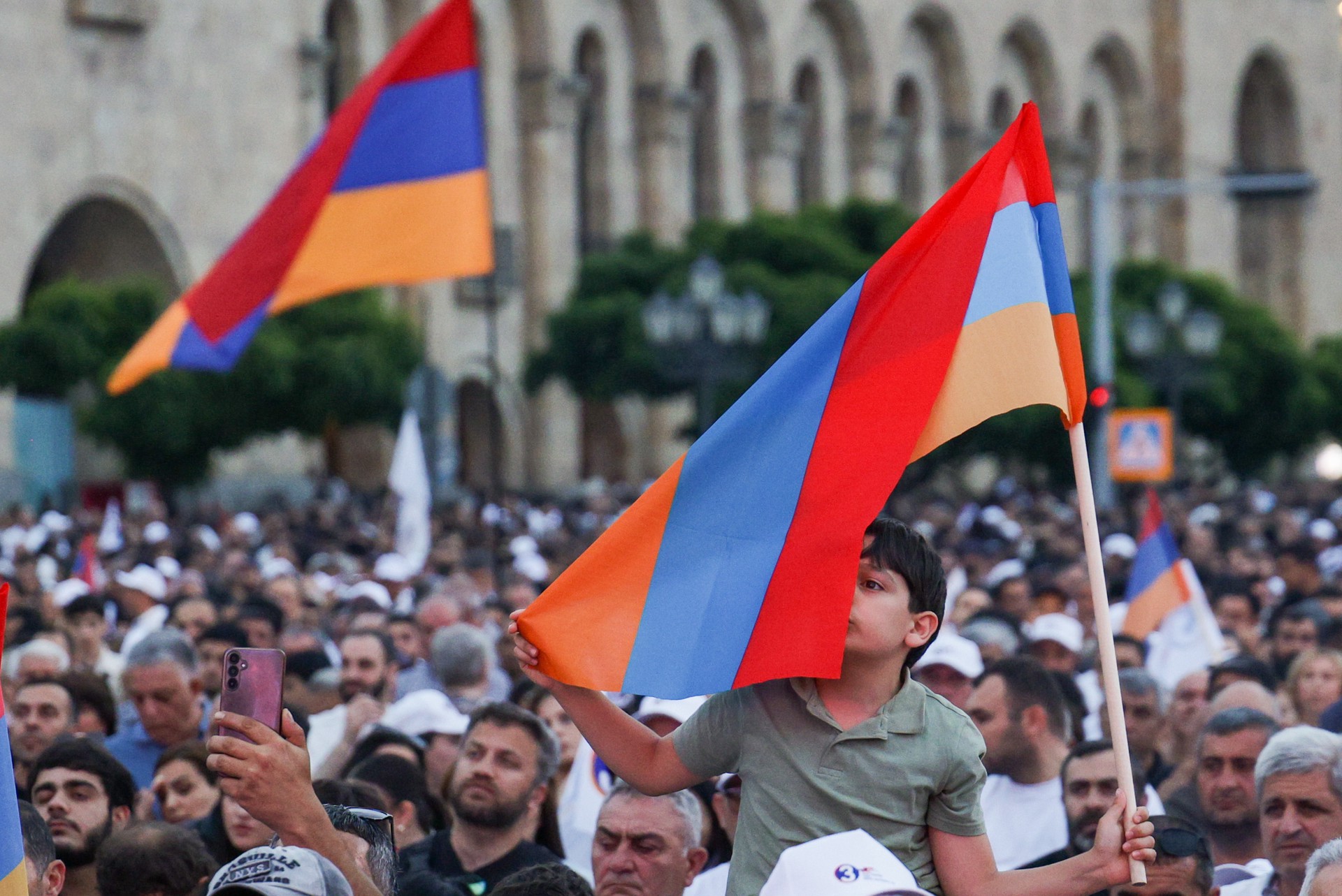 Пашиняну рано праздновать победу: раскол в Армении, удар оппозиции и мнение Запада