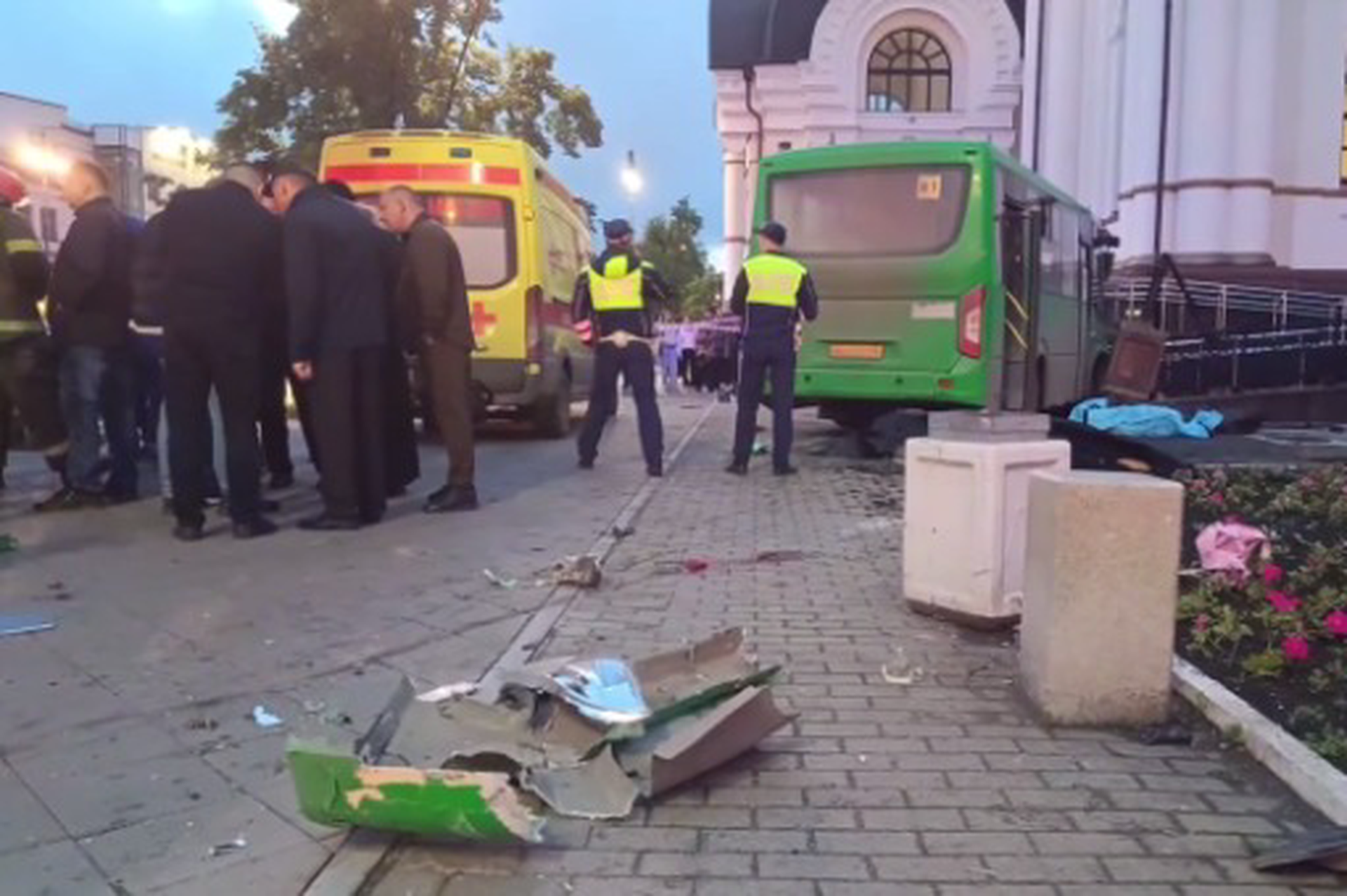 Двух человек задержали после трагедии с автобусом в Екатеринбурге