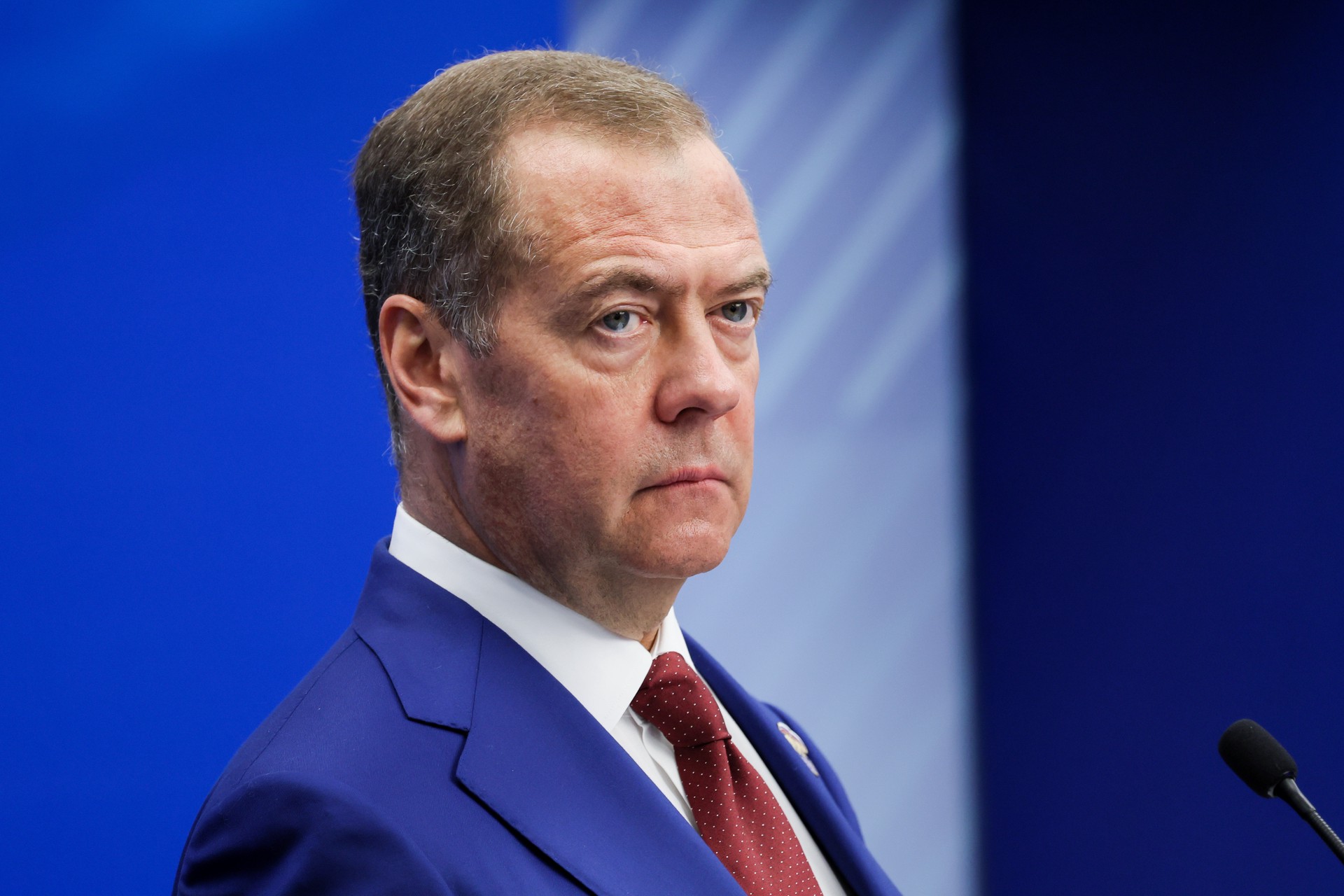 Медведев «уничтожил» Мерца и фон дер Ляйен в День России