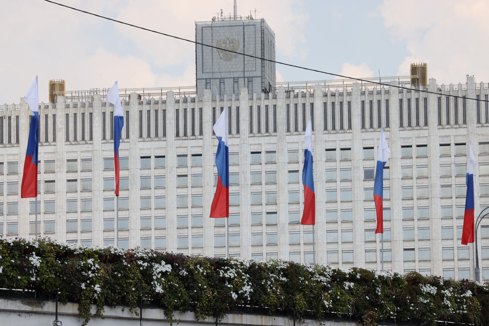 Страна празднует День России: кто поздравил Путина, унижение Пашиняна, оплеуха Западу