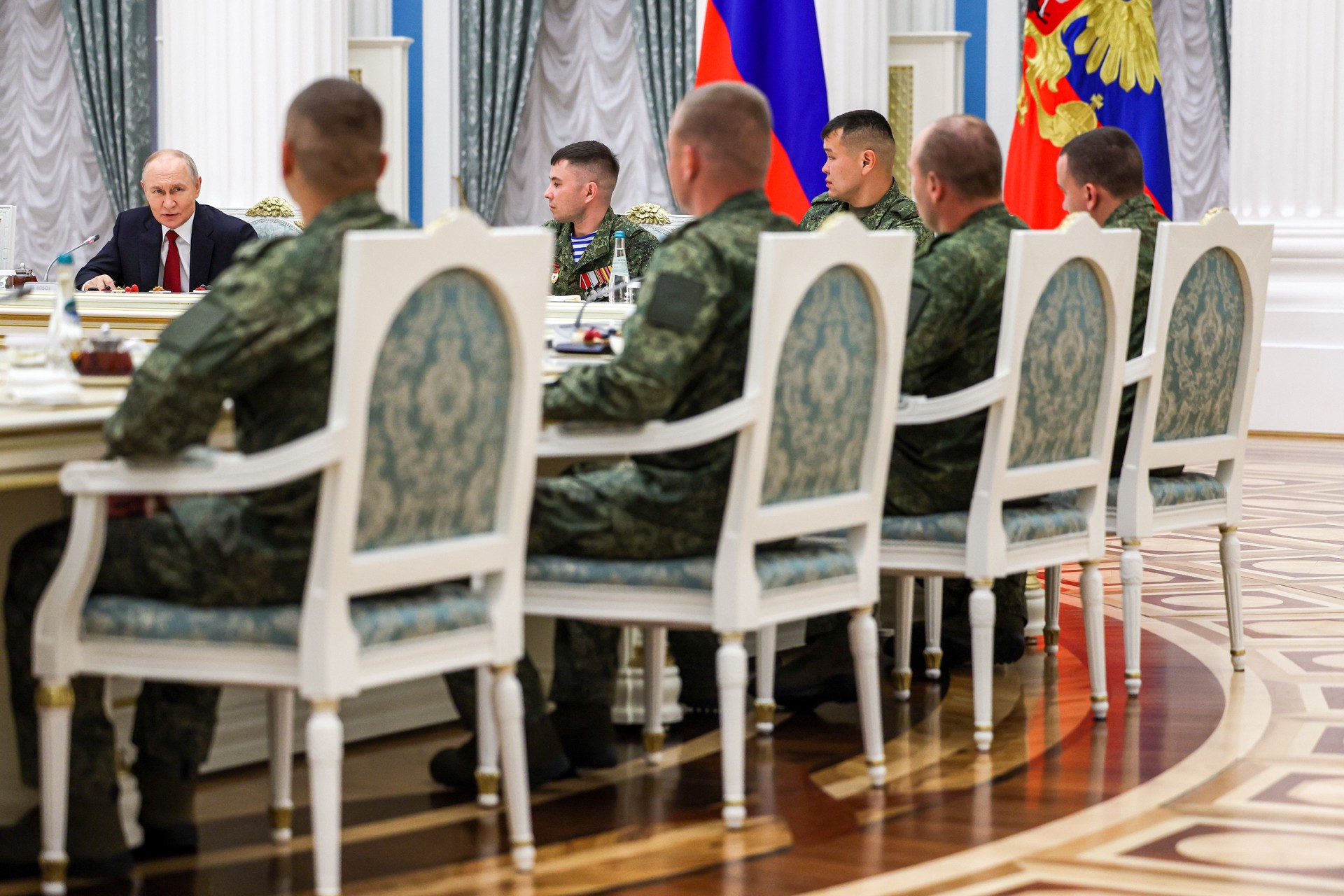 Путин встретился с участниками СВО в День России