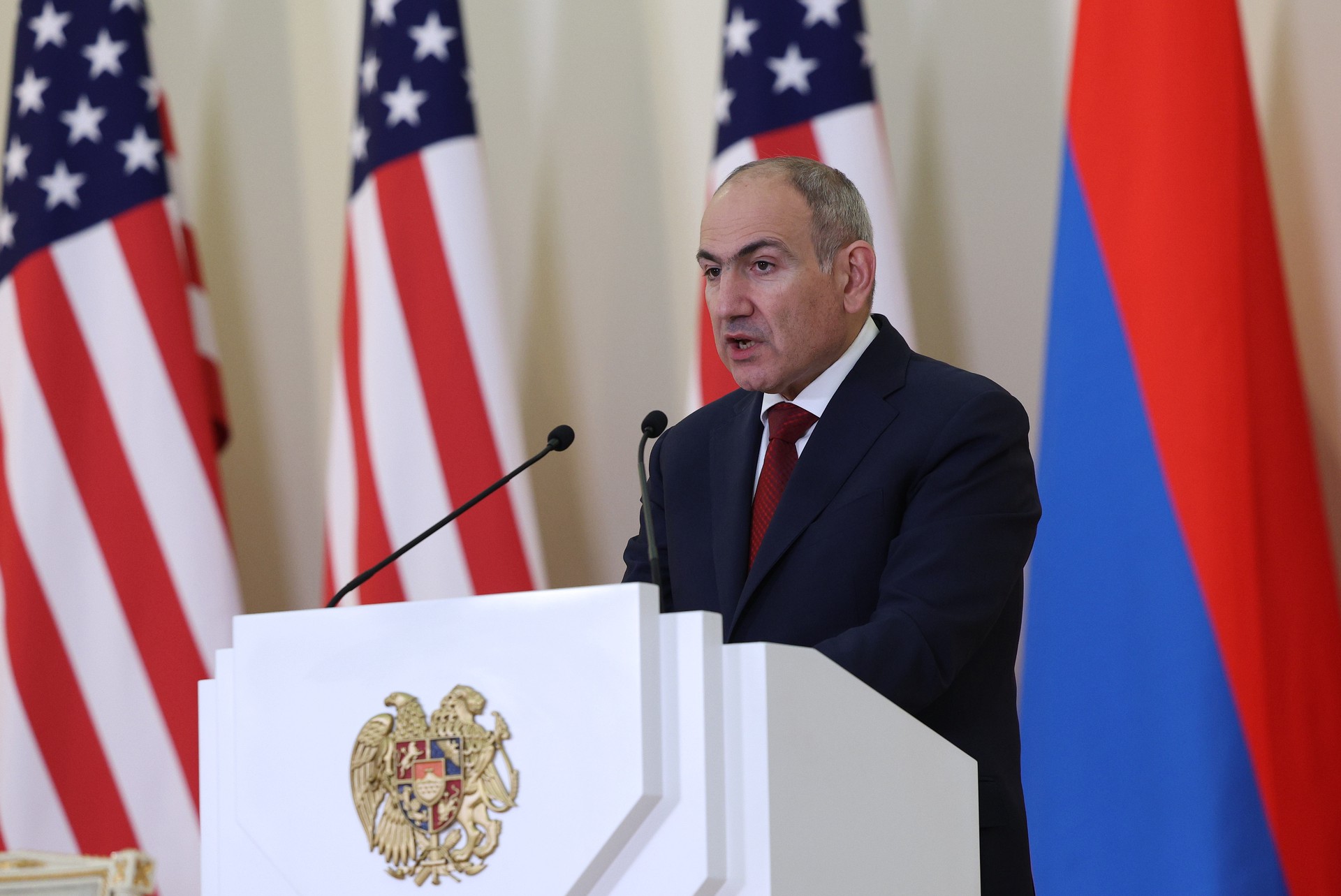 Мольбы армян к Путину, нытье Пашиняна и связь с США: есть ли шанс у отношений России и Армении?