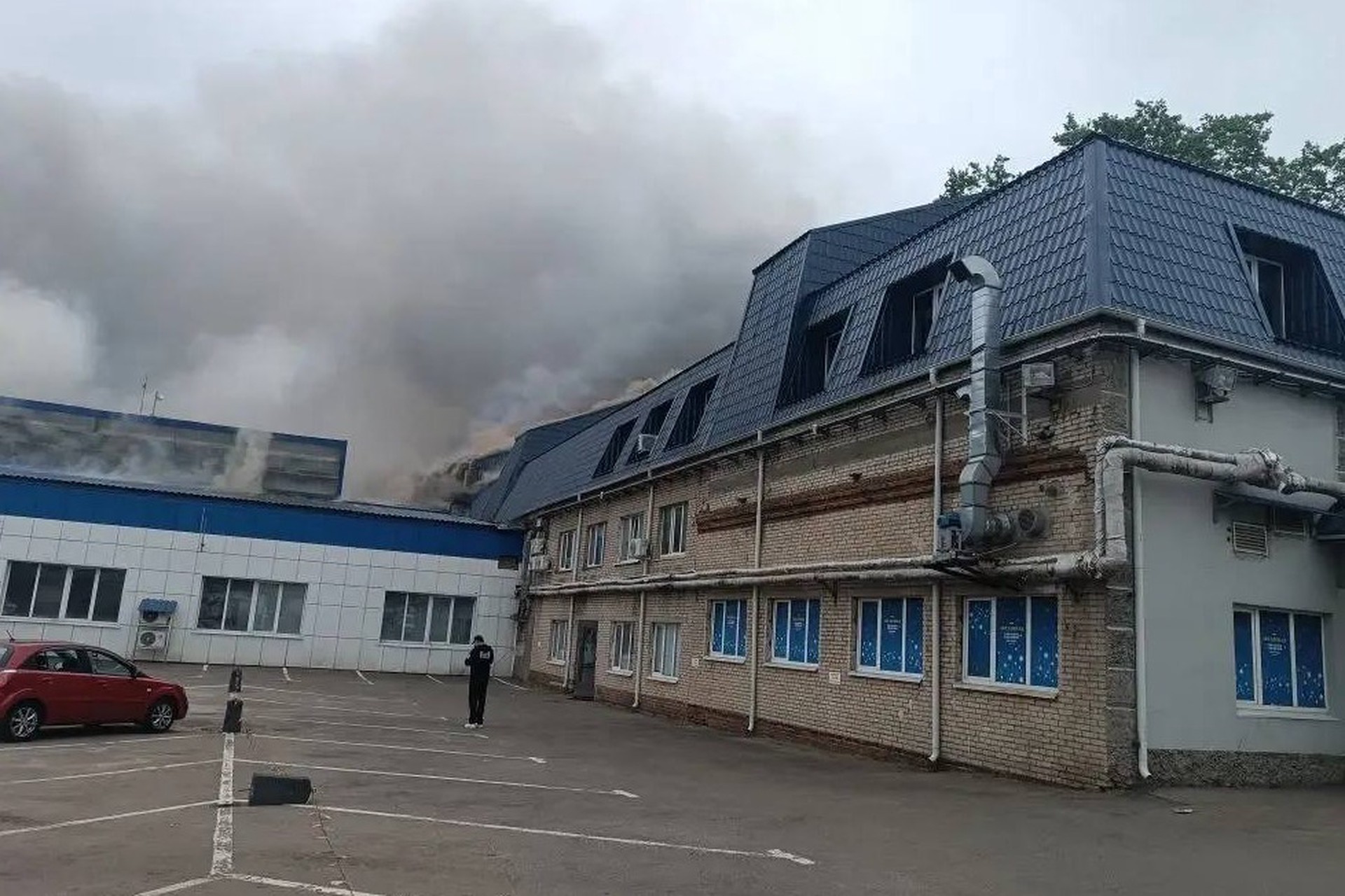 Дрон ВСУ врезался в многоэтажку в Подмосковье