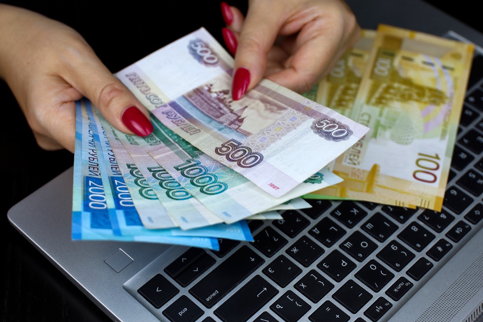 Экономист допустил временный рост цен на продукты из‑за атак на НПЗ