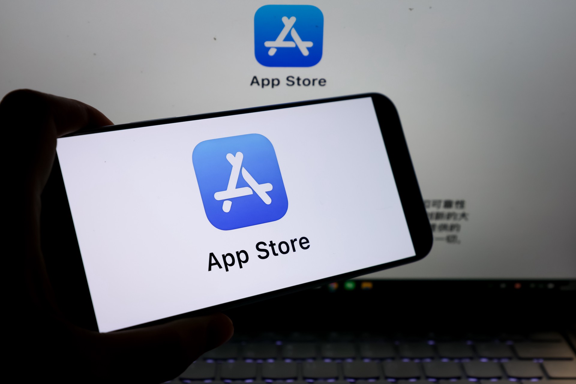 Российские сервисы исчезли из App Store: причины удаления, жесткий ультиматум Кремля
