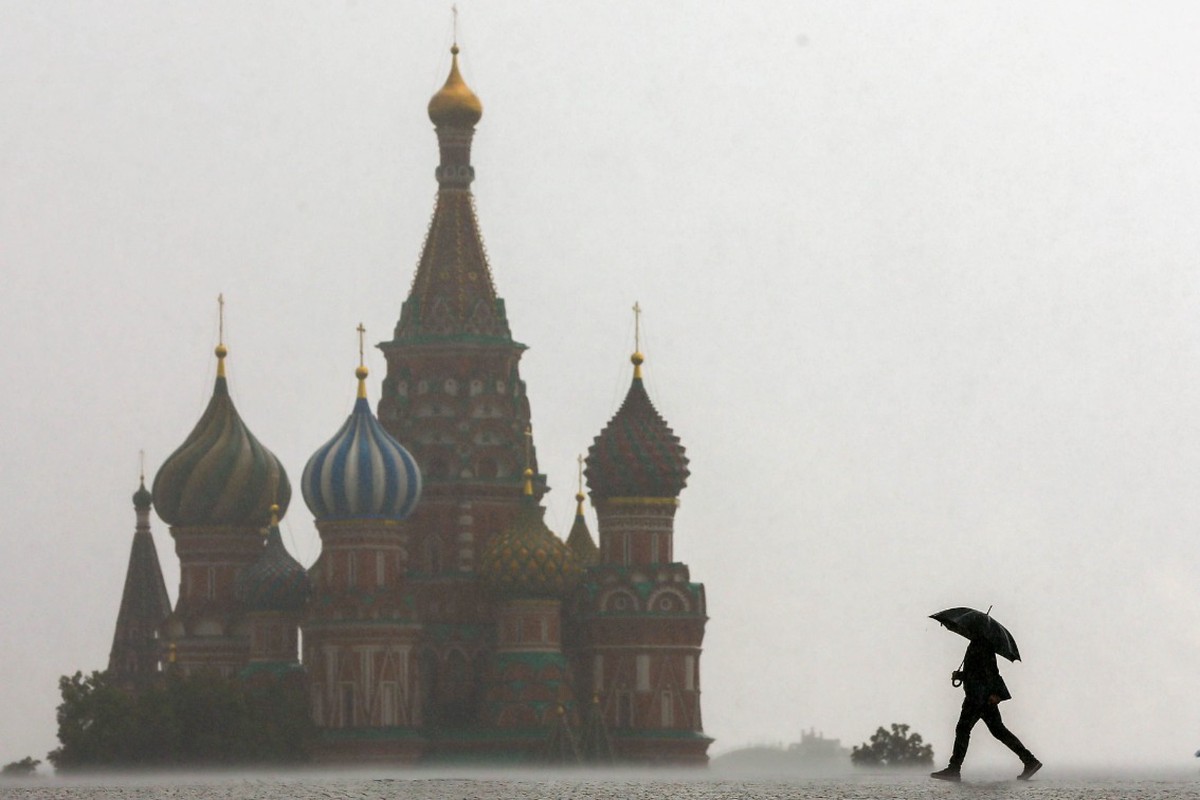 Москвичей предупредили о возможных смерчах
