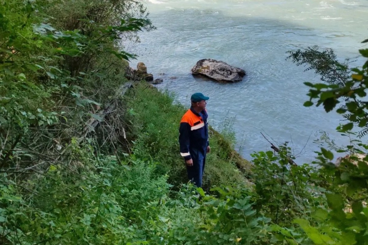 Двое мужчин пропали в реке с разницей в несколько часов