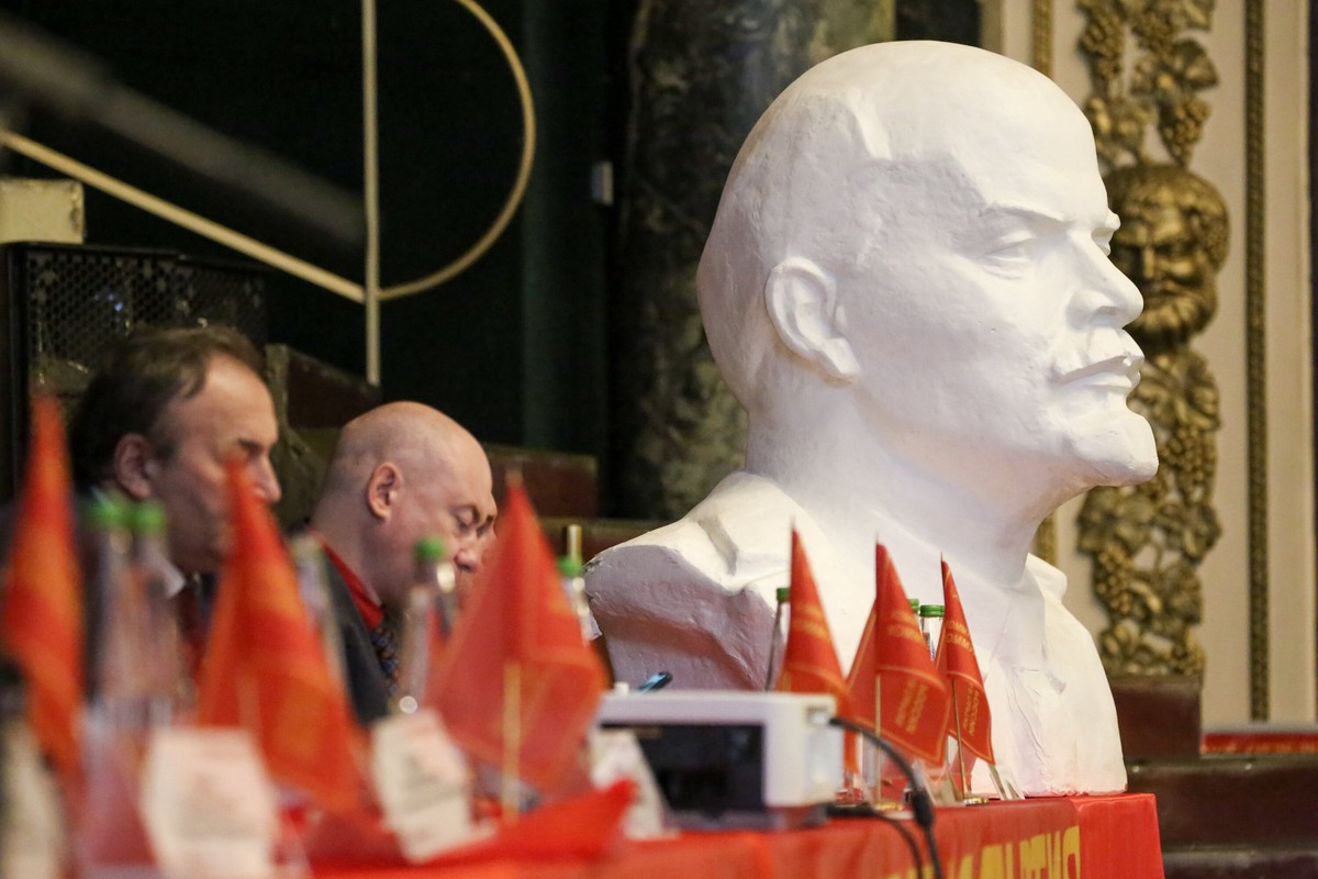 «Коммунисты России» призвали запретить ярмарки и гуляния на Красной площади