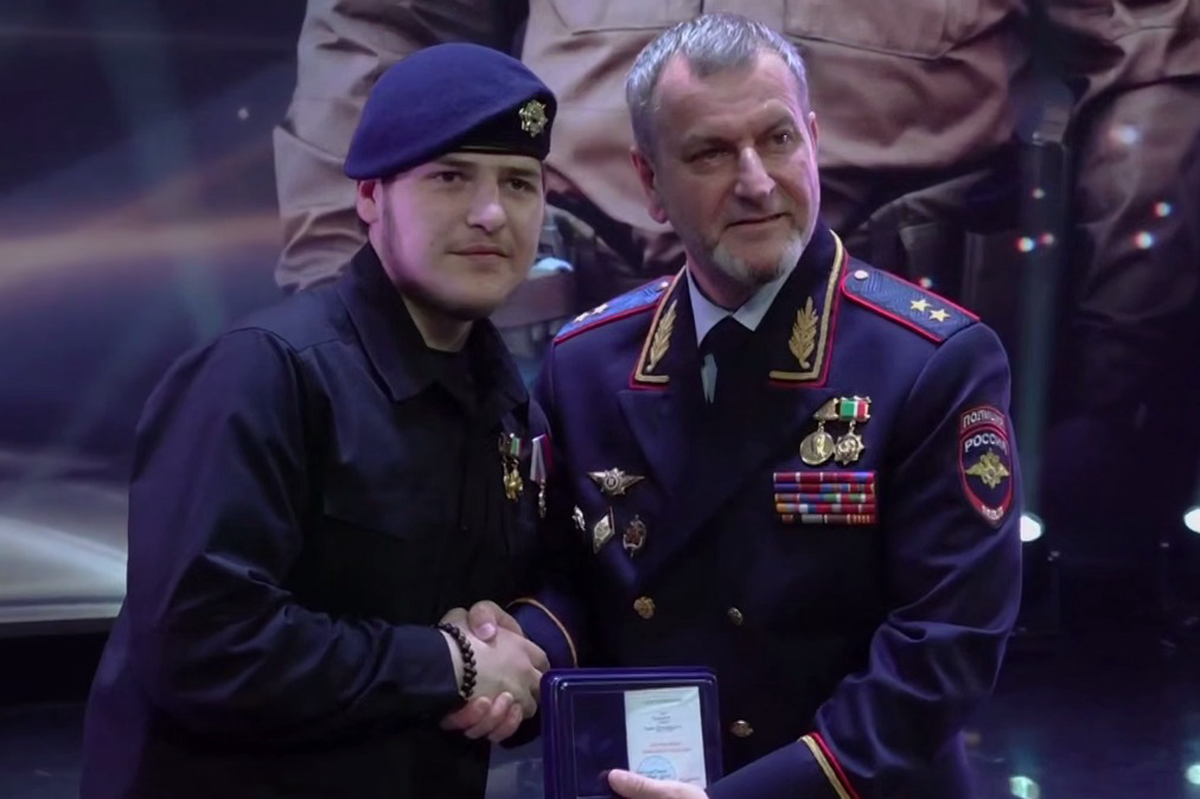 Кадыров наградил себя и сына медалями в праздник ГИБДД