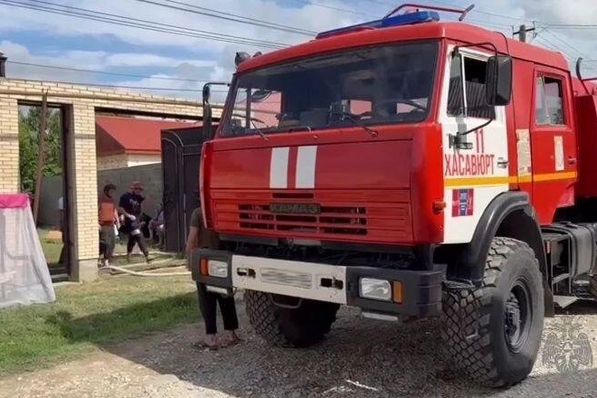 Спасатели обнаружили обнимающиеся тела двух малышей на месте пожара
