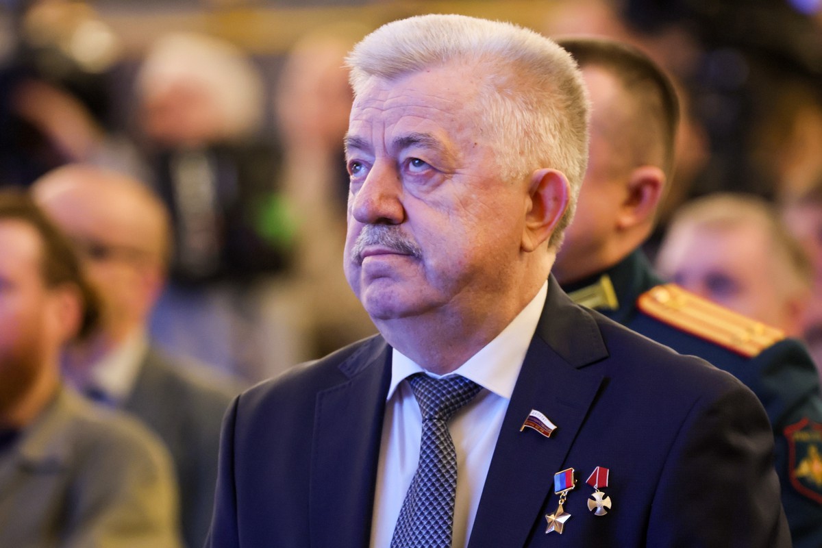 «Вручаю то, что просят»: Водолацкий раскрыл, куда потратит премию депутата
