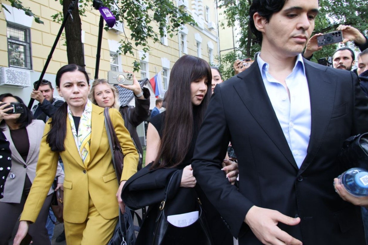 Лерчек явилась в суд на фоне химиотерапии по делу о выводе денег