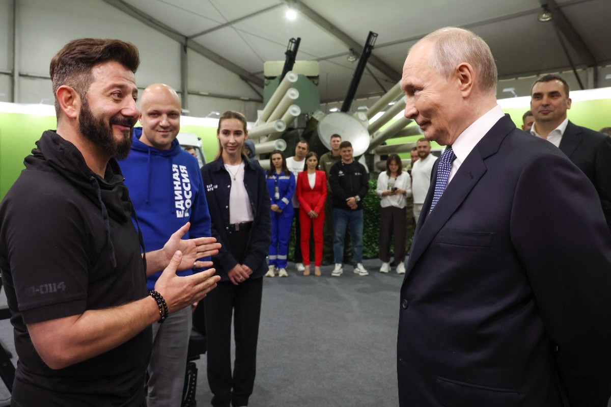 Галустян рассказал Путину о создании шоу «Битва дронов»
