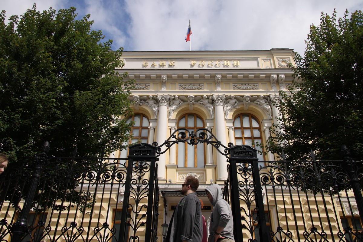 Россиян призвали не ждать резкого снижения ключевой ставки