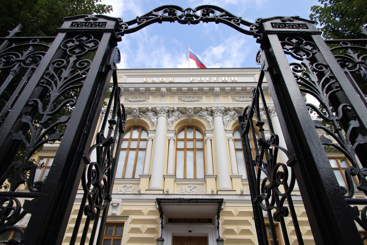 ЦБ снизил ключевую ставку вопреки ожиданиям рынка: что изменится, ставки по вкладам, реакция рубля