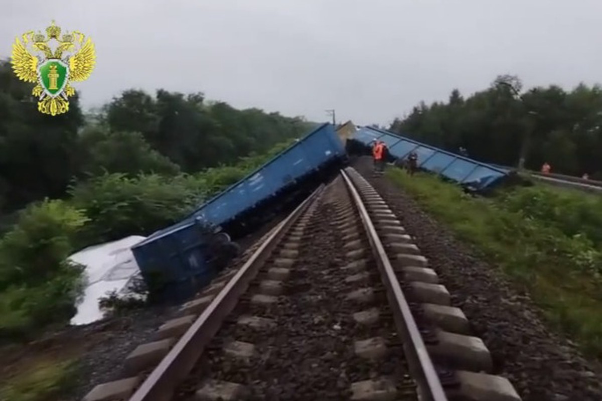Поезда рухнули с рельсов под Пермью