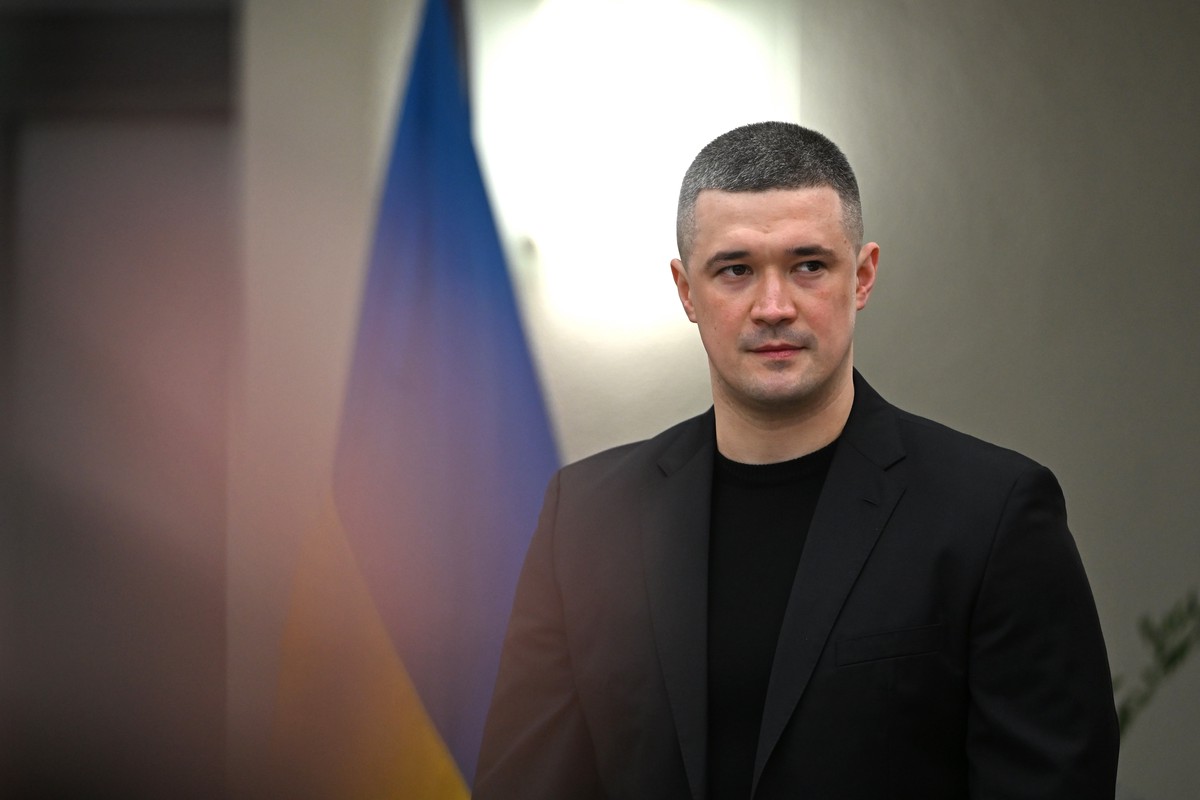 Министр обороны Украины ушел в отставку: интриги против Сырского, массовые протесты и будущее ВСУ