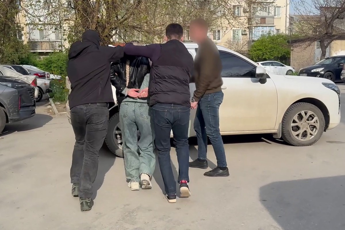 ФСБ показала кадры задержания работавших на Киев женщин