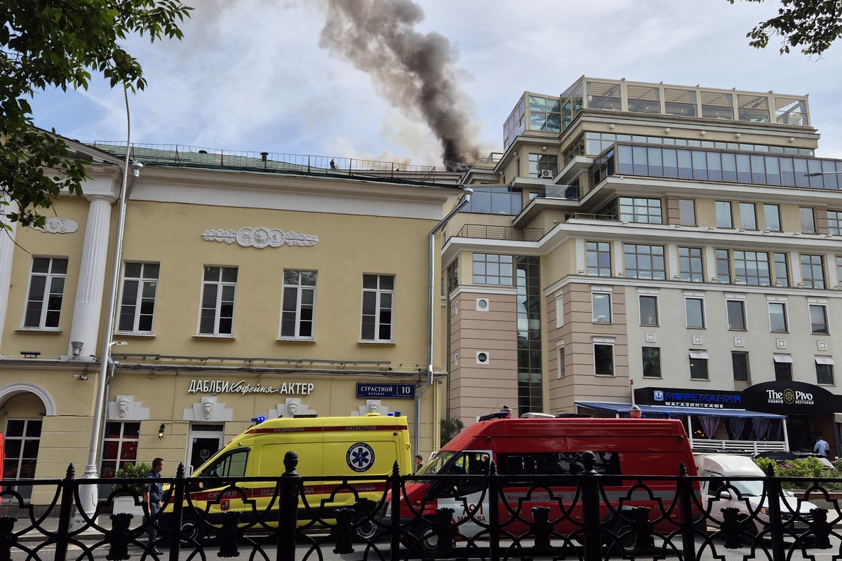 Пожарные рассказали о тушении пожара в столичном ЖК