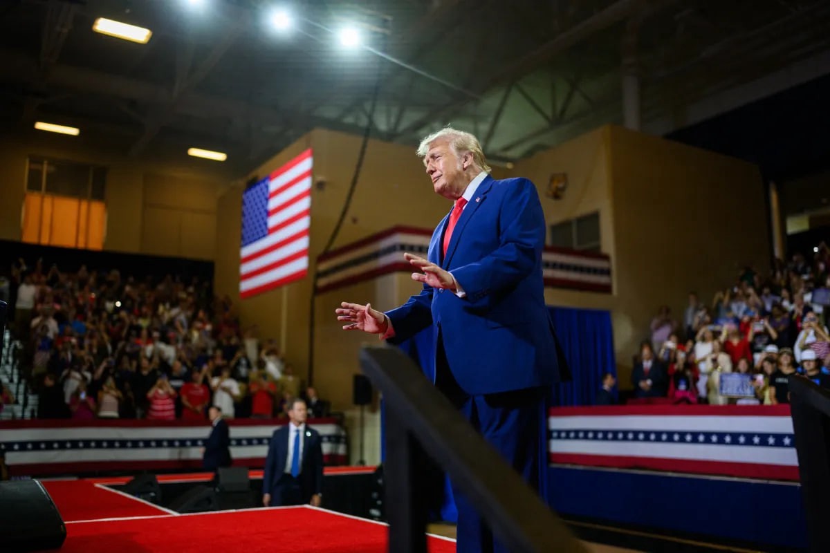 Рейтинг Трампа рухнул до рекордно низкой отметки