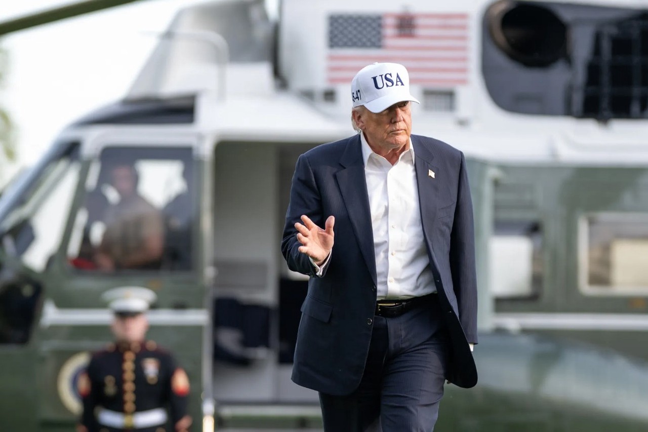Трамп на волоске от провала? К чему готовится президент США: новая прическа, присвоение Луны