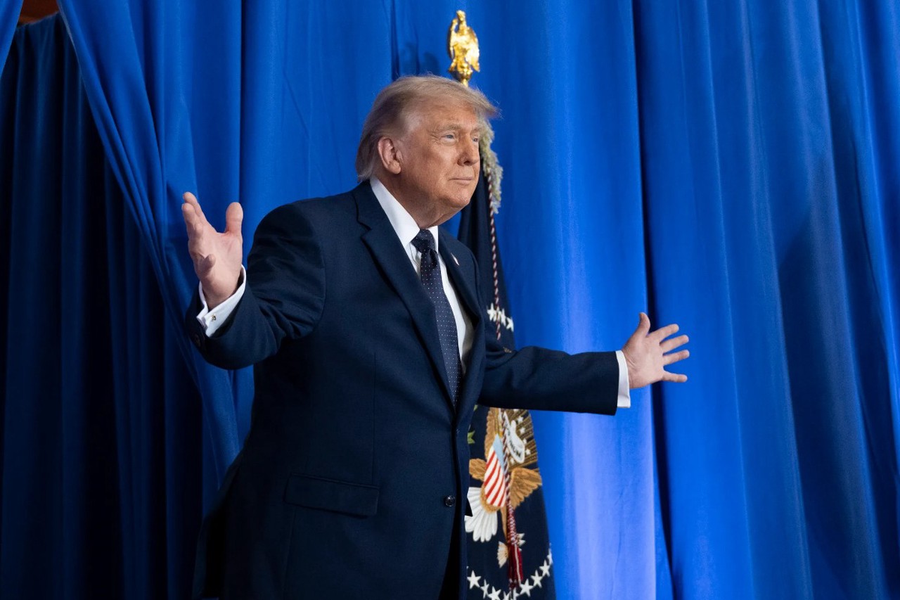 Трамп на волоске от провала? К чему готовится президент США: новая прическа, присвоение Луны