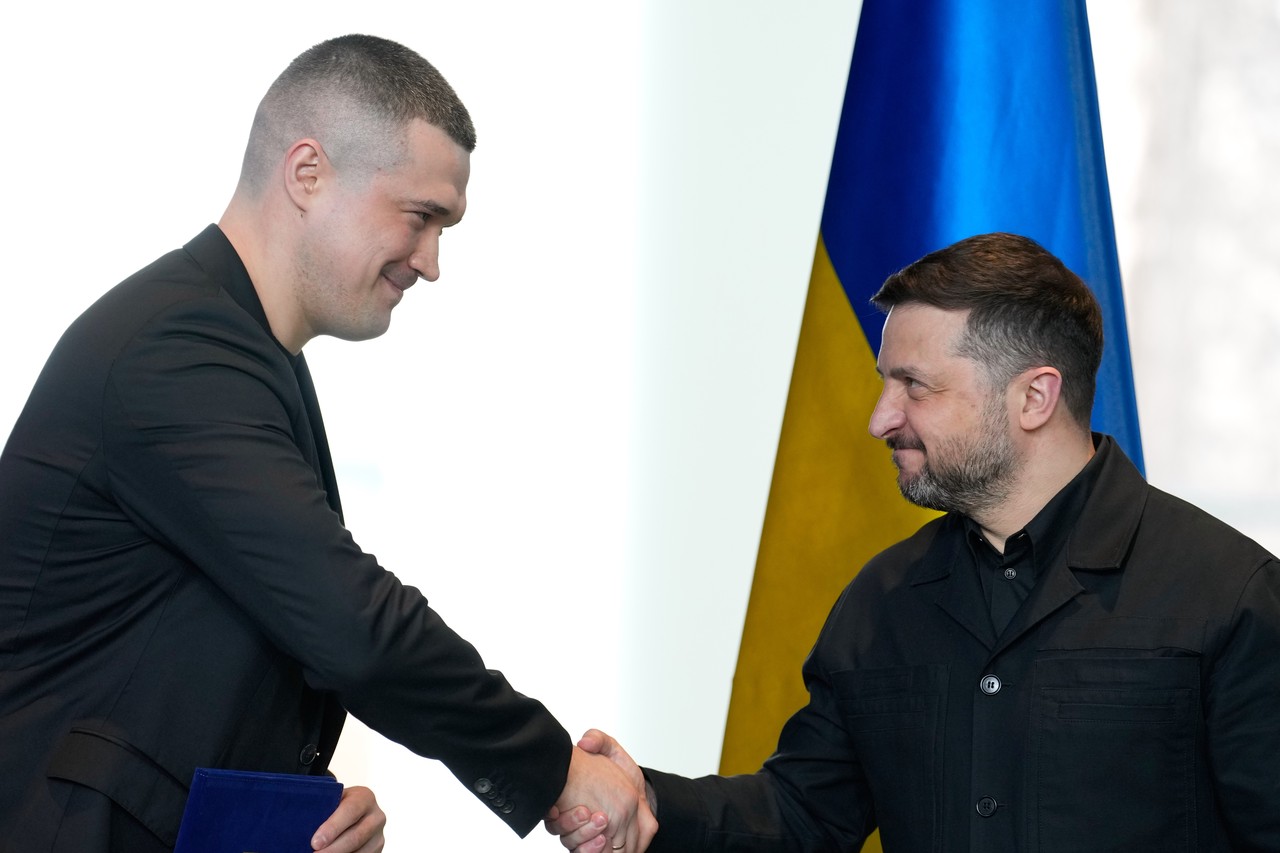 Министр обороны Украины ушел в отставку: интриги против Сырского, массовые протесты и будущее ВСУ