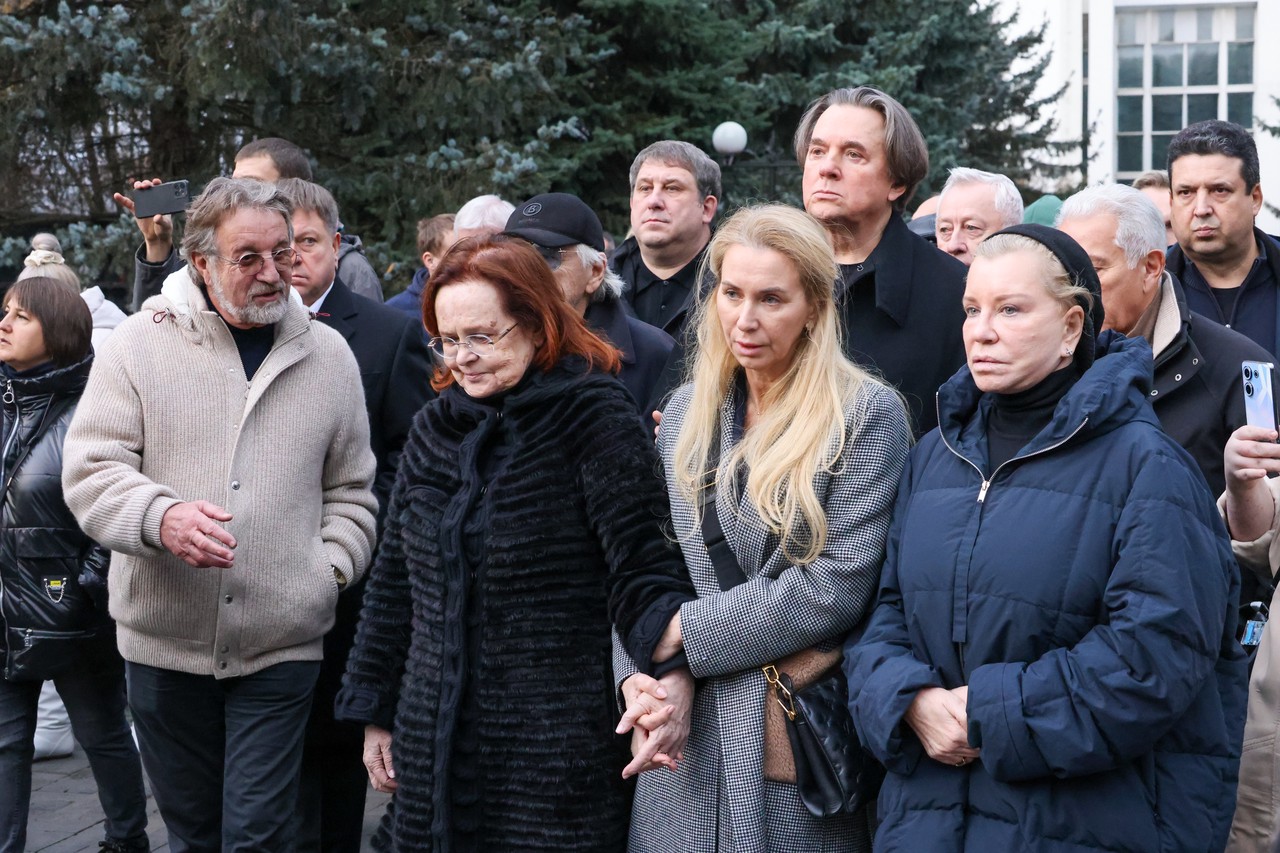 Вдова Николаева мучилась после разлуки с мужем: борьба с запоями, бесплодие, кому достанется наследство