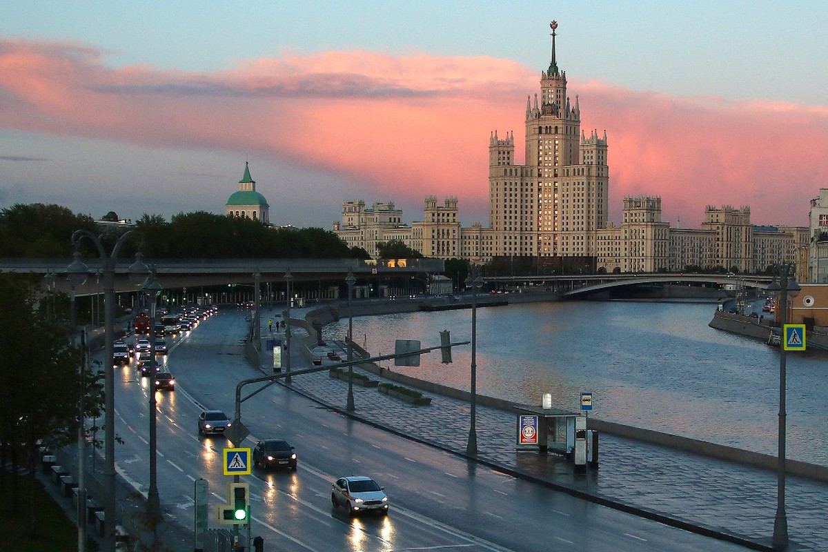 Взрыв у сталинской высотки в Москве: что известно, причины и жертвы, версия о теракте