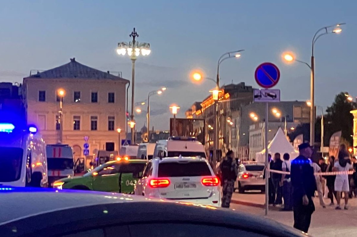 Из-за ЧП в центре Москвы перекрыли несколько съездов
